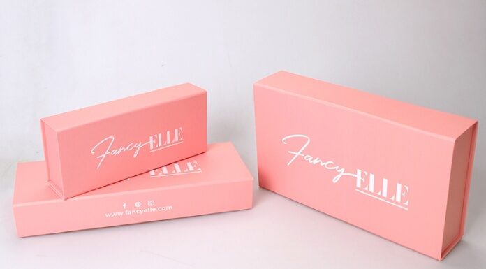 Make your products differentiating through lip gloss box lip gloss box